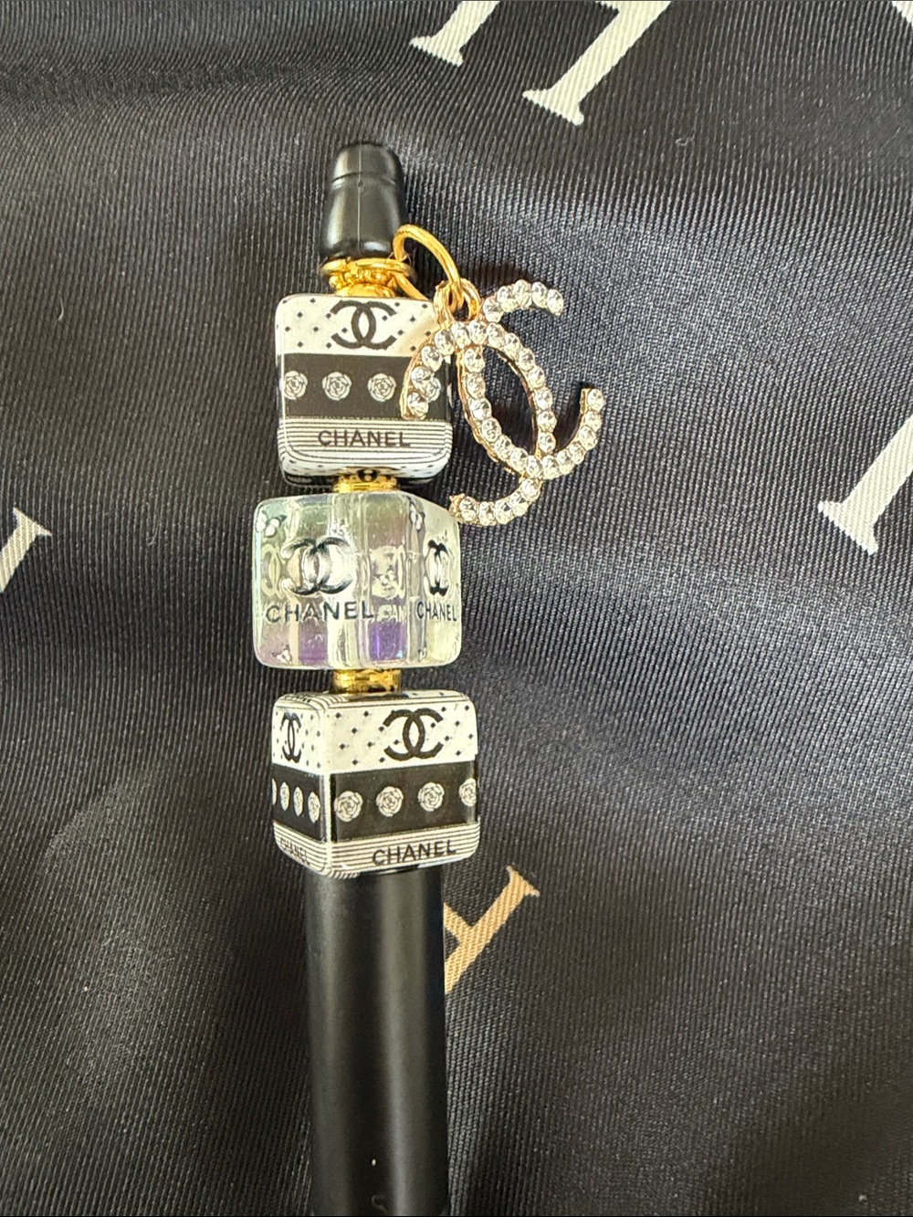 🏵️Black Pen with  Accent Beads and Crystal  Charm - Picture 3 of 4